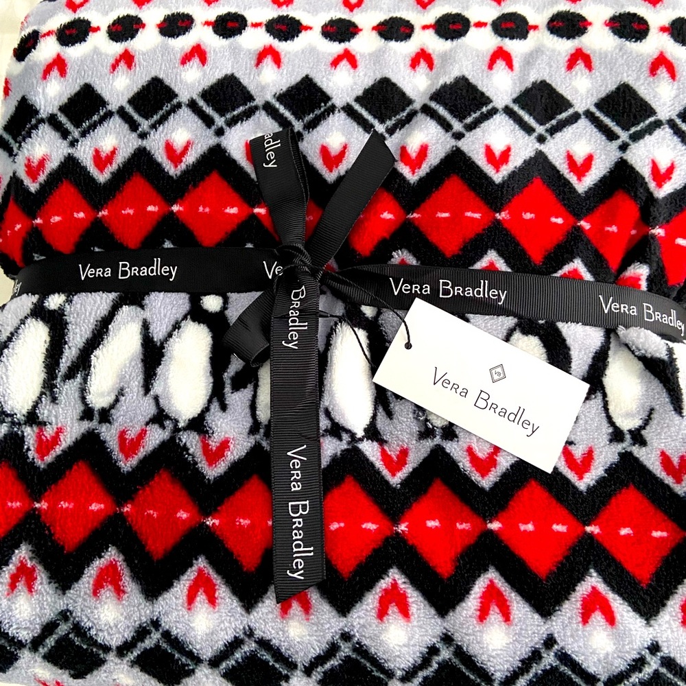 NWT VERA BRADLEY 80 x 50 inch fleece throw.